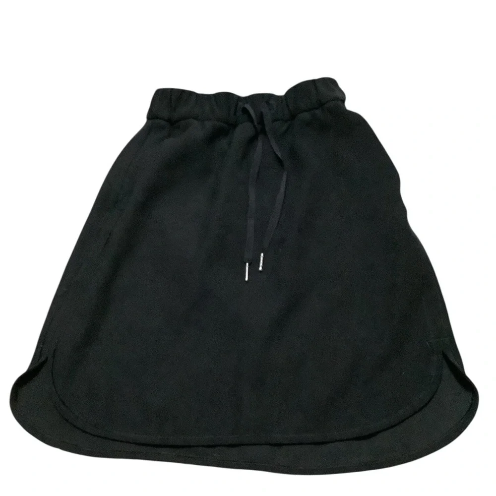 Lululemon Black Women's knee length Skirt